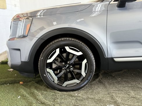 Used 2023 Kia Telluride EX w/ EX Captain's Chair Package image 12
