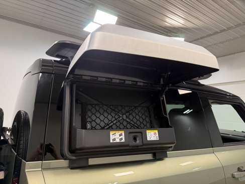 Used 2024 Land Rover Defender 90 X-Dynamic SE image 24