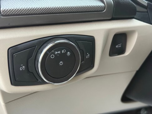 Used 2019 Ford Fusion SE image 20