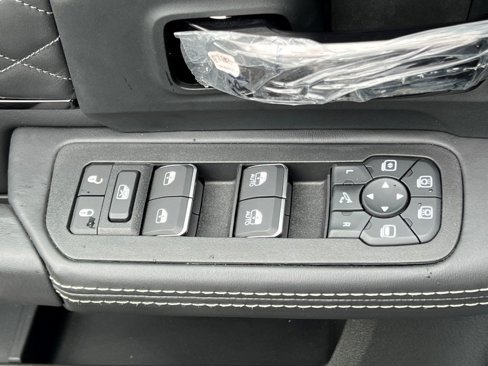 New 2025 RAM 2500 Limited image 28