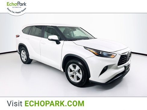 Used 2024 Toyota Highlander LE image 1