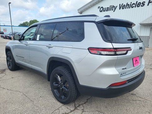 Used 2023 Jeep Grand Cherokee L Laredo image 11