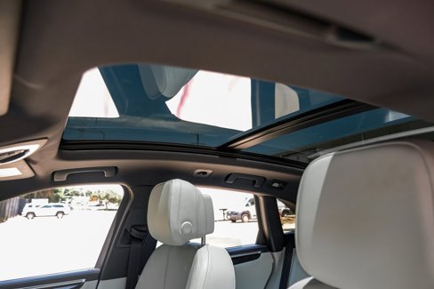 Used 2024 Porsche Macan w/ Premium Plus Package image 4