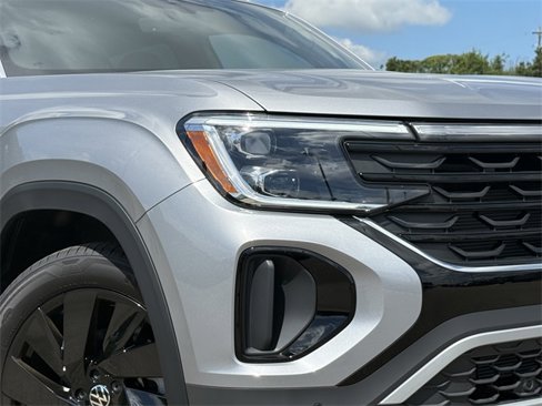 New 2025 Volkswagen Atlas Cross Sport SE image 3
