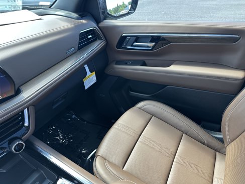 New 2025 Chevrolet Suburban High Country image 24
