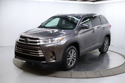 Used 2019 Toyota Highlander AWD V6 image 2