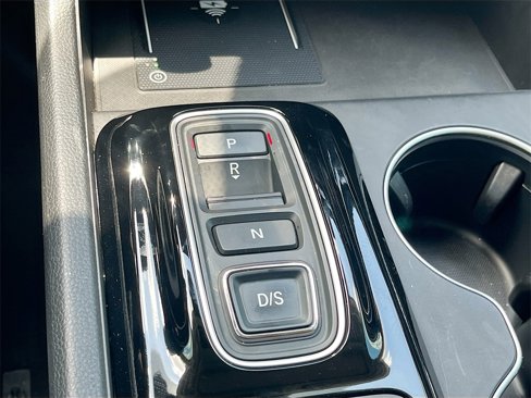 Used 2025 Honda Pilot Touring image 17