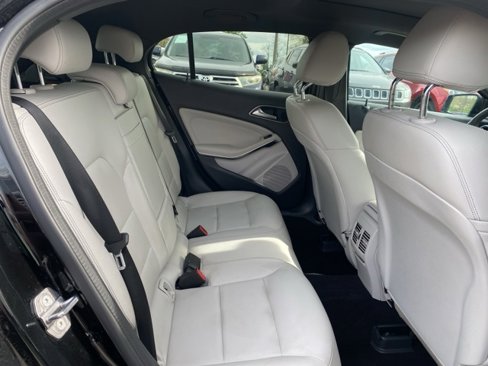 Used 2019 Mercedes-Benz GLA 250 4MATIC image 27