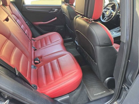 Used 2018 Porsche Macan GTS image 9