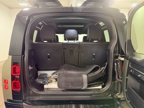 Used 2024 Land Rover Defender 90 X-Dynamic SE image 68