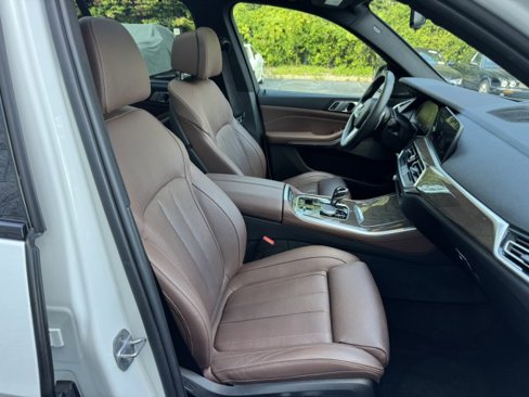 Used 2019 BMW X5 xDrive50i w/ M Sport Package image 28