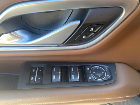 Used 2022 Chevrolet Suburban High Country image 13