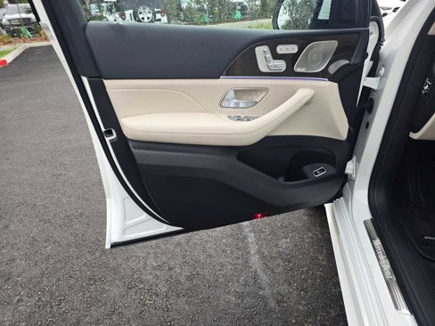 New 2026 Mercedes-Benz GLS 450 4MATIC image 24