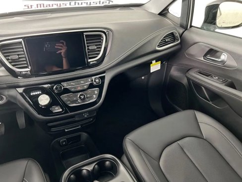 New 2026 Chrysler Pacifica Select image 23