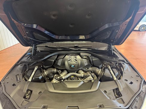Used 2021 BMW 750i xDrive w/ Executive Package image 44