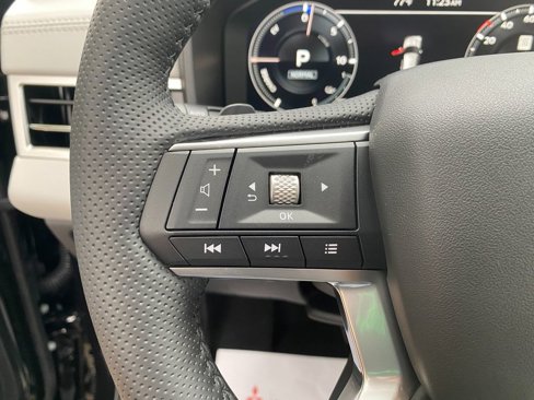 New 2025 Mitsubishi Outlander SEL image 16