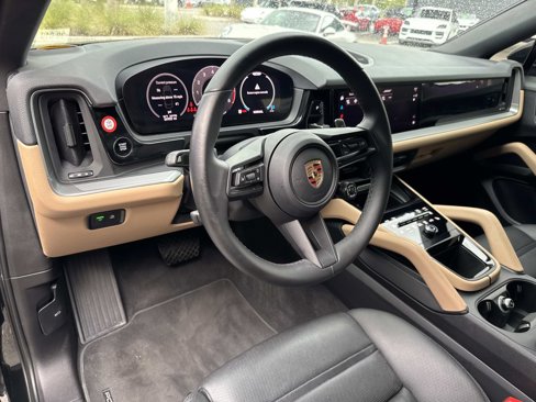 Certified 2024 Porsche Cayenne Coupe image 23