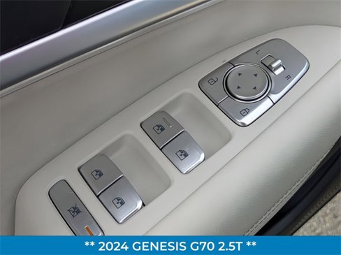 Used 2024 Genesis G70 2.5T image 12