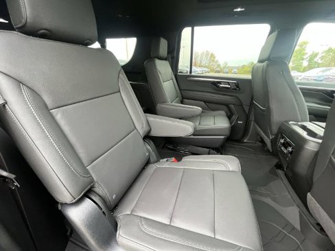 New 2026 Chevrolet Suburban Z71 image 28