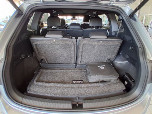 Used 2022 Volkswagen Tiguan SE R-Line image 27