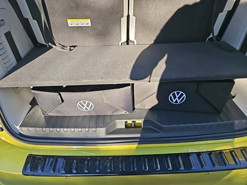 Used 2025 Volkswagen ID. Buzz 1st Edition image 7