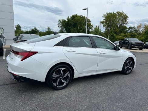 Used 2022 Hyundai Elantra Limited image 17