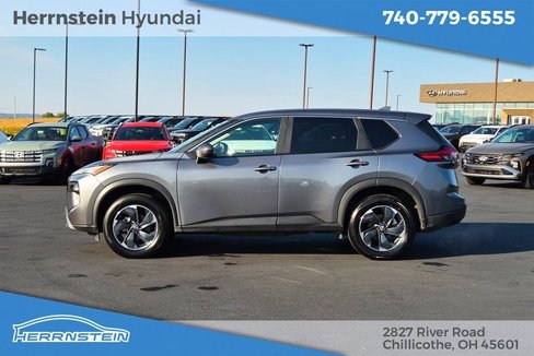 Used 2024 Nissan Rogue SV image 4
