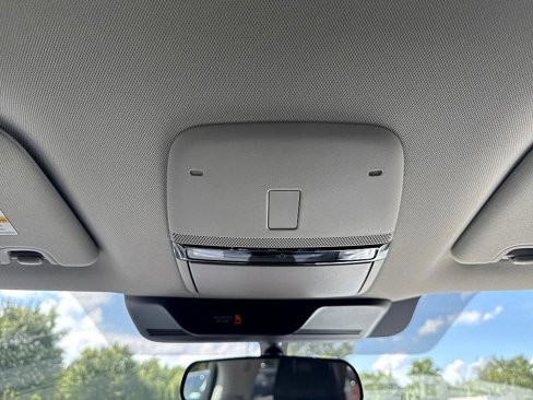 New 2025 Nissan Armada SV image 18