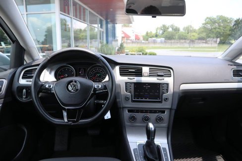 Used 2017 Volkswagen Golf S image 11