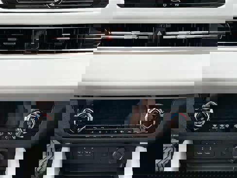 New 2025 Mitsubishi Outlander SE image 16