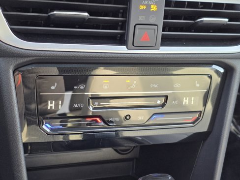 New 2025 Volkswagen Taos SE image 23