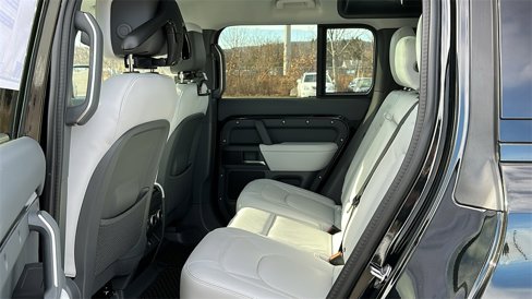 New 2025 Land Rover Defender 110 X-Dynamic SE image 24