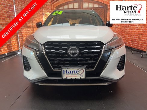 Used 2024 Nissan Kicks SR image 2