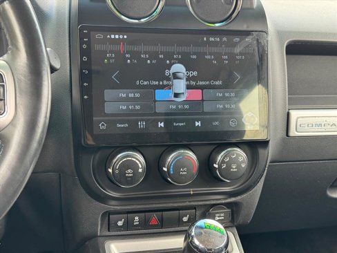 Used 2017 Jeep Compass Latitude image 9