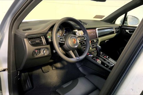 New 2026 Porsche Macan image 4