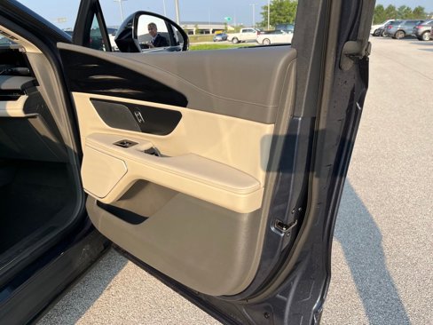 Used 2024 Lincoln Nautilus Premier image 10