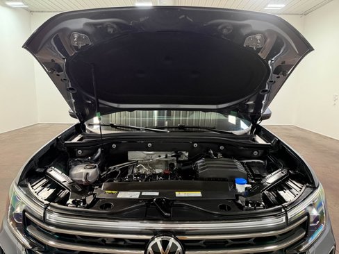 Used 2025 Volkswagen Atlas SE image 19