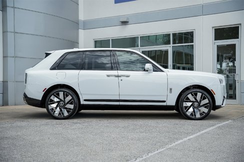 New 2025 Rolls-Royce Cullinan image 8