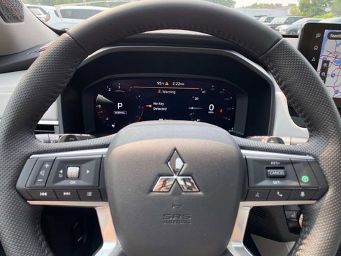 New 2025 Mitsubishi Outlander AWD image 14