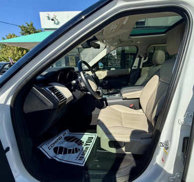 Used 2020 Land Rover Discovery SE image 11