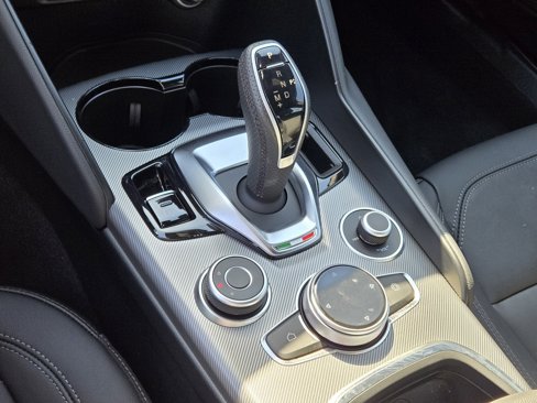 New 2025 Alfa Romeo Giulia AWD w/ Driving Assist Package image 15