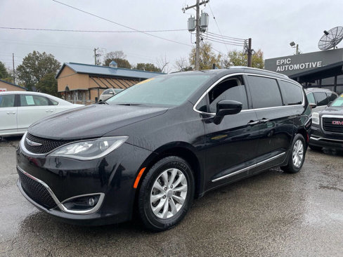 Used 2019 Chrysler Pacifica Touring-L image 9