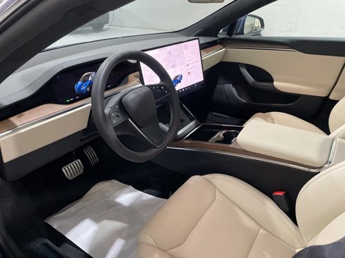 Used 2024 Tesla Model S image 2