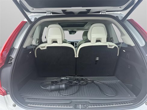 Used 2022 Volvo XC90 T8 Inscription Expression w/ Climate Package image 9