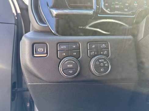 Used 2025 Chevrolet Silverado 3500 LTZ w/ LTZ Plus Package image 34