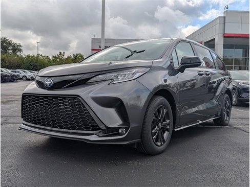 New 2025 Toyota Sienna XSE image 3