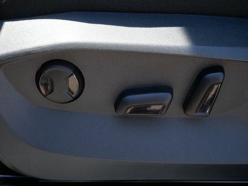 Certified 2024 Volkswagen Tiguan SE R-Line image 24