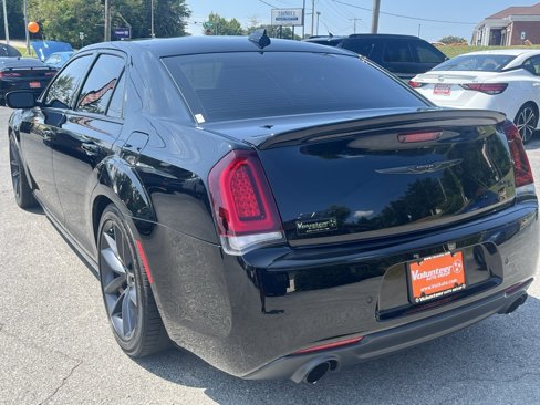 Used 2023 Chrysler 300 C image 5