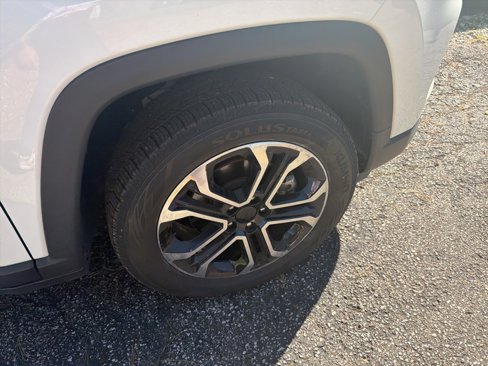 Certified 2022 Jeep Compass Limited image 9