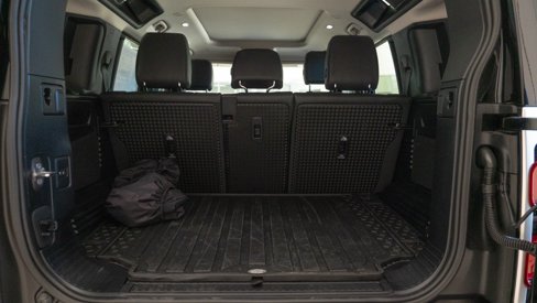 New 2024 Land Rover Defender 110 S image 18